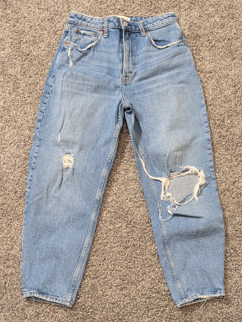 Abercrombie & Fitch the 80s Mom High Rise light blue distressed jeans